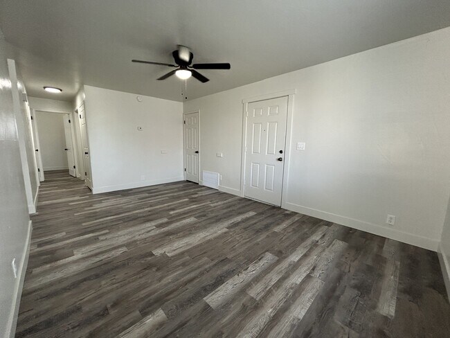 Foto del edificio - 1853 Lake Park Dr