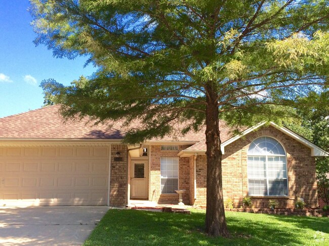 Building Photo - 2405 Timber Trail