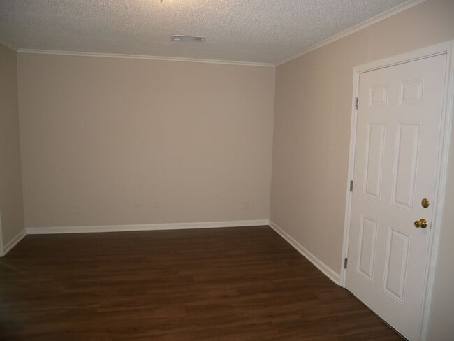 Building Photo - 2011 Coral Hills Dr