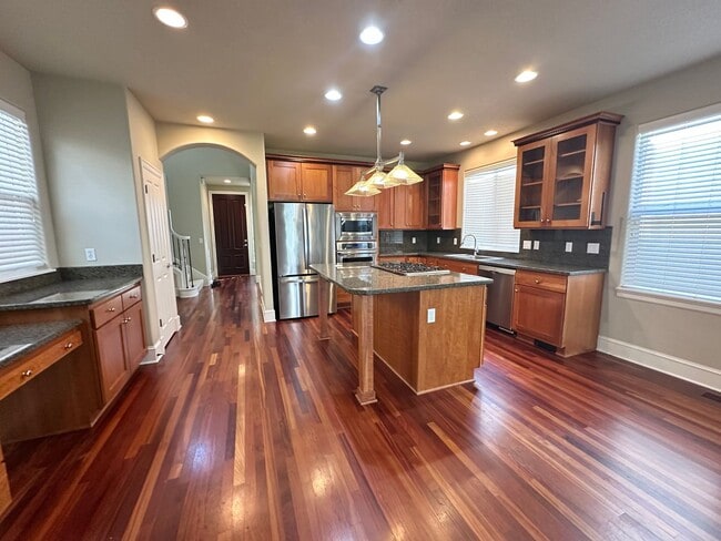 Building Photo - 4 Bedroom Home with Large Bonus Room!