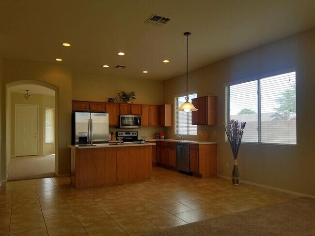 Foto del edificio - 1374 E Locust Dr