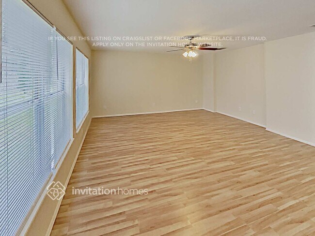 Foto del edificio - 611 Rosselli Blvd