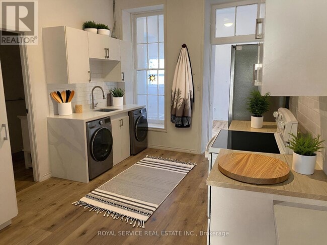 Photo du bâtiment - 36 King St W