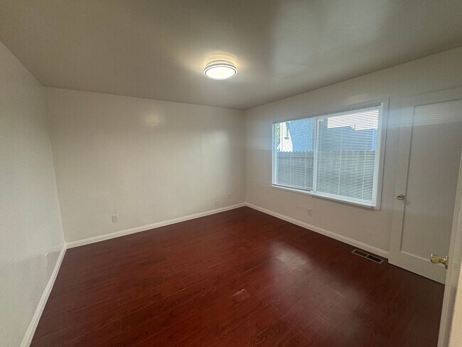Foto del edificio - Remodeled 2 Bedroom, on San Pablo Ave, in East Richmond Area