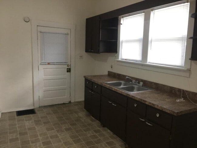 Foto del edificio - 1011 S 4th St