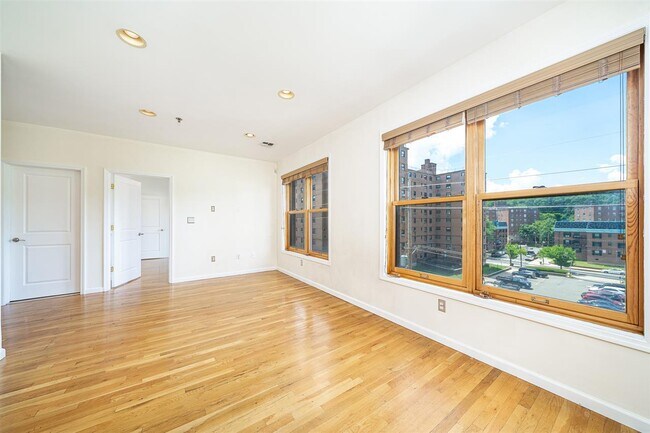 Foto del edificio - 323 Jackson St