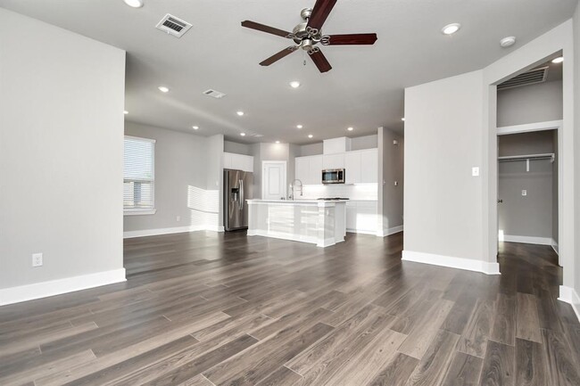Building Photo - 10643 Cascade Crk Dr