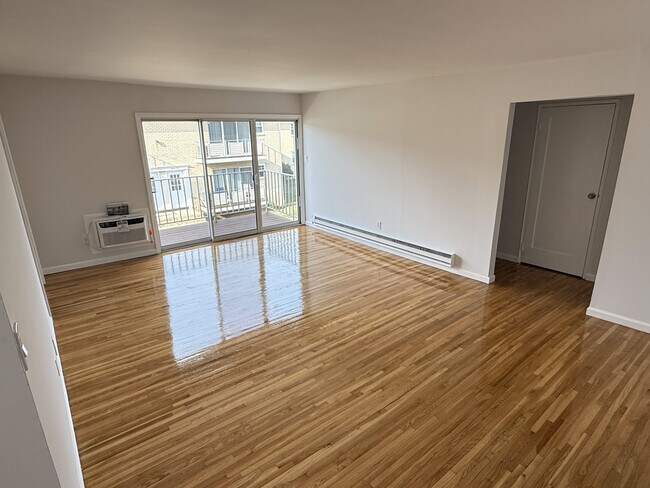 Building Photo - Continental Gardens