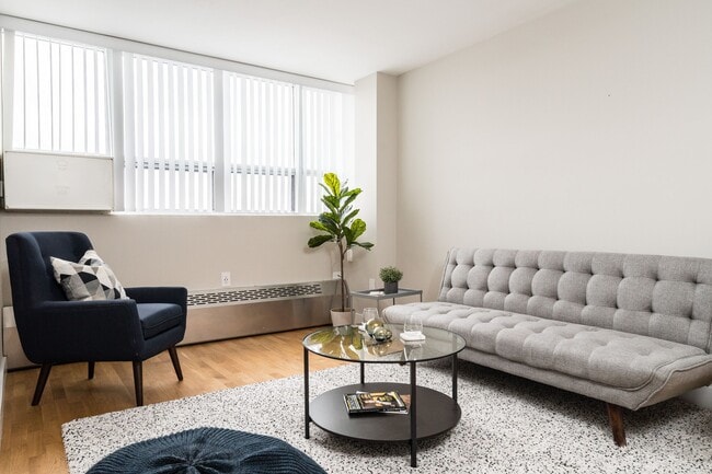Photo du bâtiment - 730 St Clarens Ave