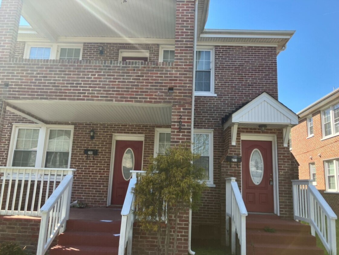 Primary Photo - Three Bedroom Condo - Centrally Located Su...