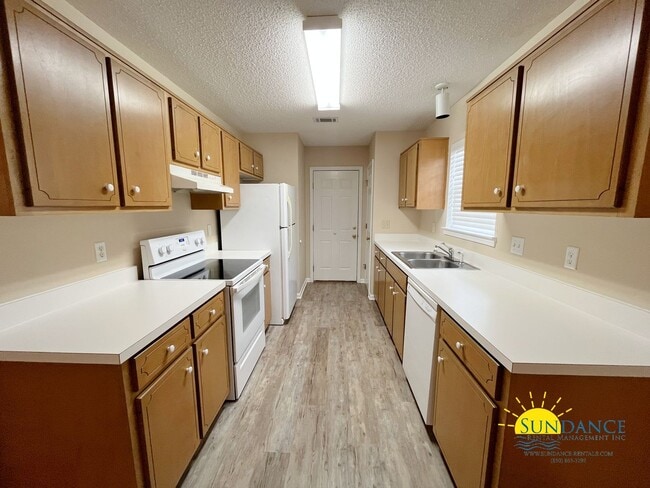 Building Photo - Gorgeous 3 Bedroom Home in Niceville!
