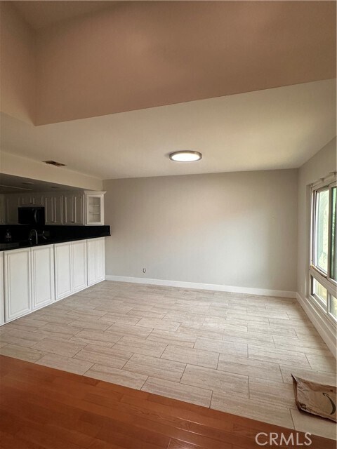 Foto del edificio - 16635 Bloomfield Ave