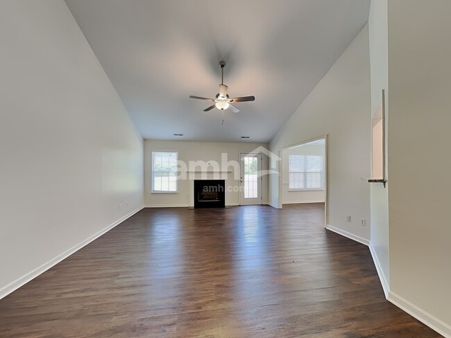 Building Photo - 706 Walnut Crossing Dr