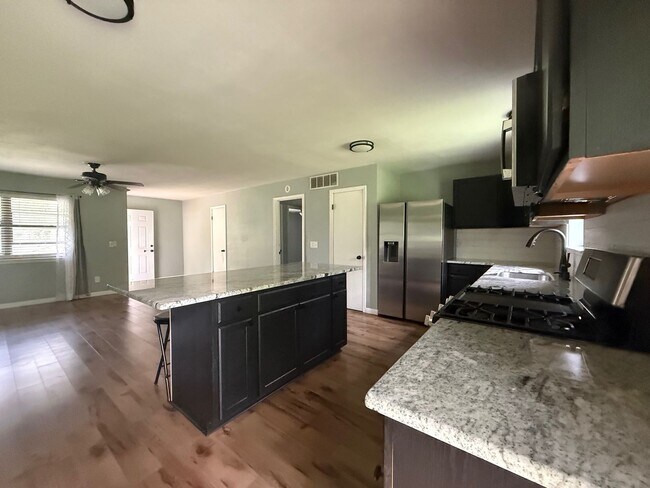 Foto del edificio - 6637 Grayson Dr