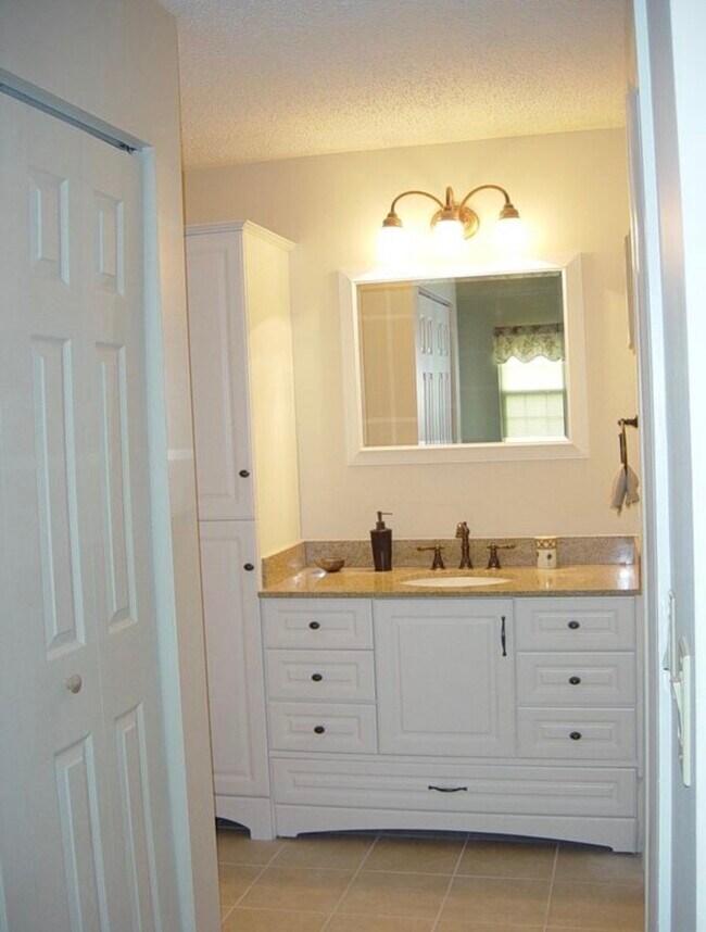 Foto del edificio - 1518 Waters Edge Dr