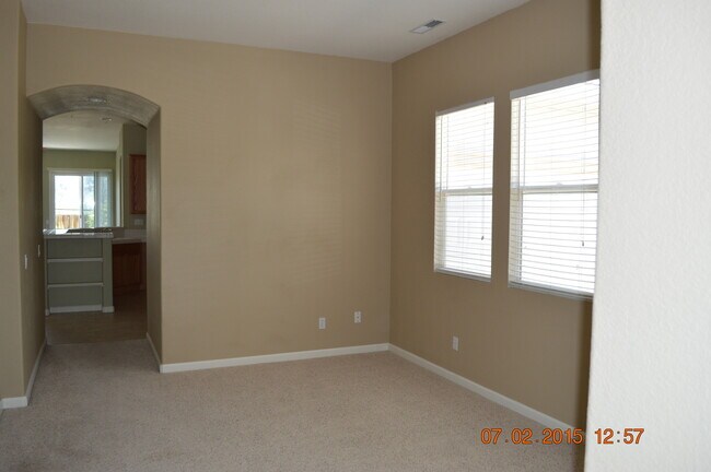 Building Photo - 3 Bedroom, 2 bath home in Highly Sought After Winfield Springs
