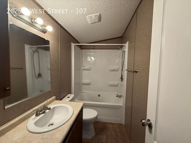 Building Photo - 2625 S West St