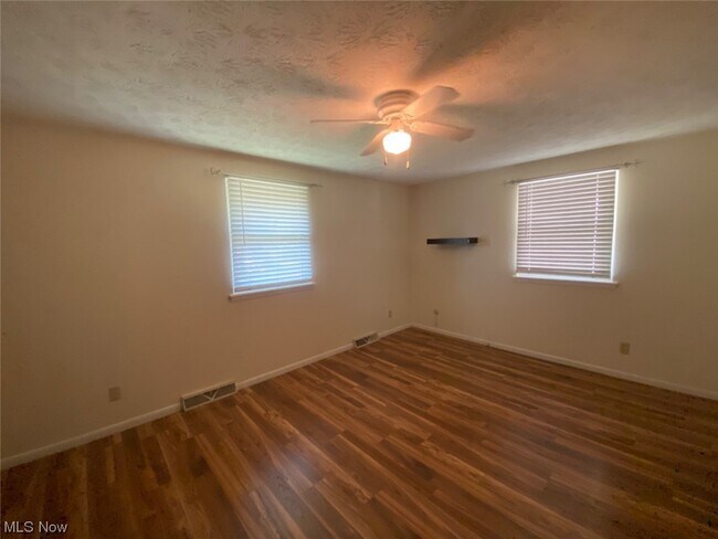 Building Photo - 3812 Elmwood Ave