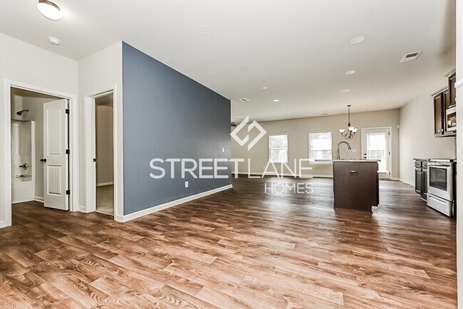 Building Photo - NOW OFFERING $1000 OFF THE FIRST FULL MONTH!