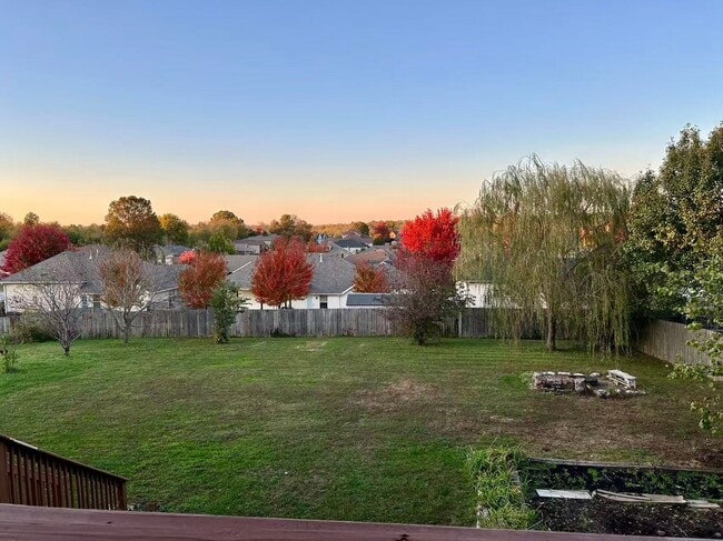 Building Photo - 5 bedroom and 3 bathroom two level house