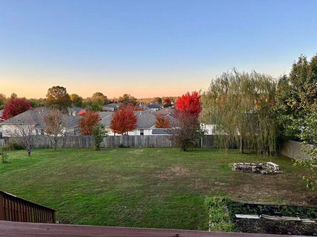 Foto del edificio - 5 bedroom and 3 bathroom two level house