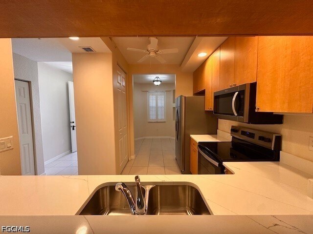 Foto del edificio - 1105 Van Loon Commons Cir