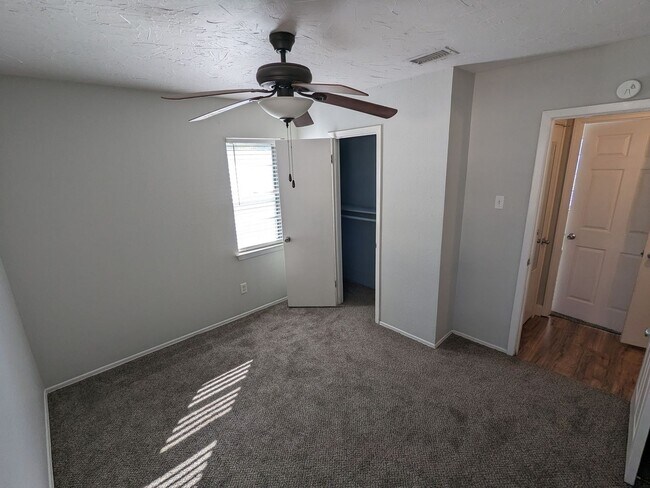 Building Photo - 4 Bedroom Single Family Home in Balch Springs