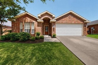 Building Photo - 2011 Samantha Ln