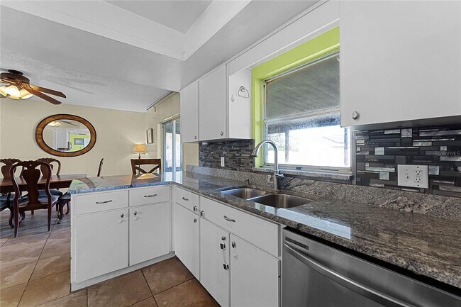 Building Photo - 637 Riverwoods Cir