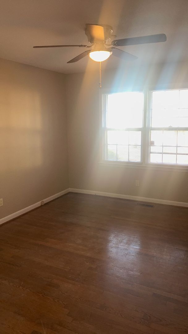 Building Photo - GLORIOUS 4 BEDROOM BEAUTY!