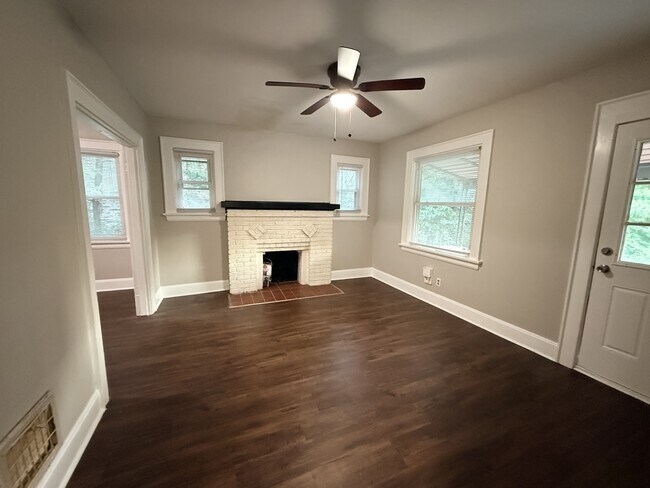 Building Photo - 916 Elberon Ave