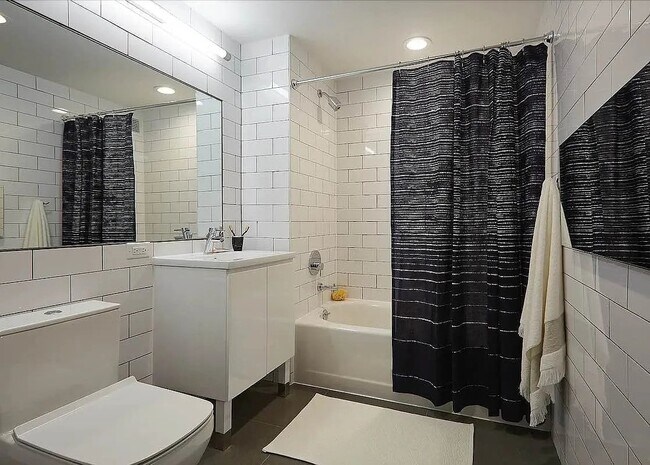 Building Photo - 331 E Houston St