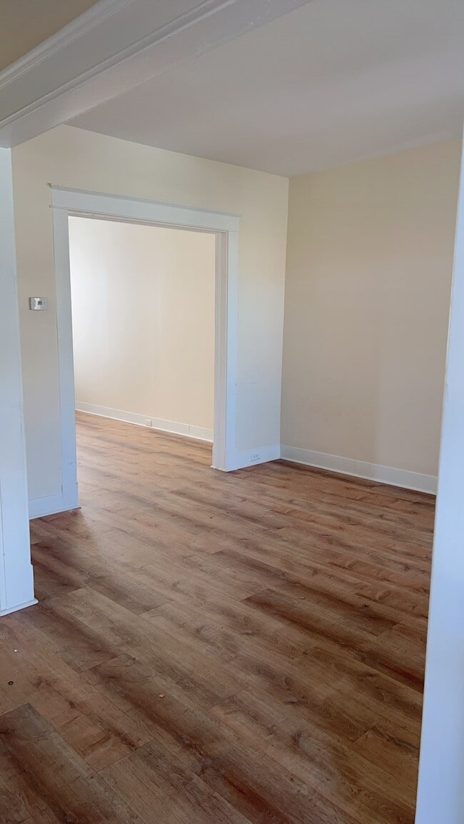 Building Photo - 2307 Windsor Ave