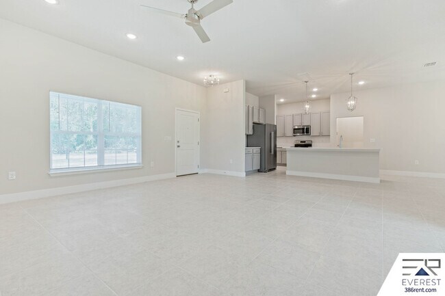 Building Photo - 11 Kaywood Pl