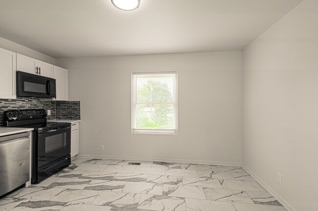 Building Photo - 6306 E 153 St