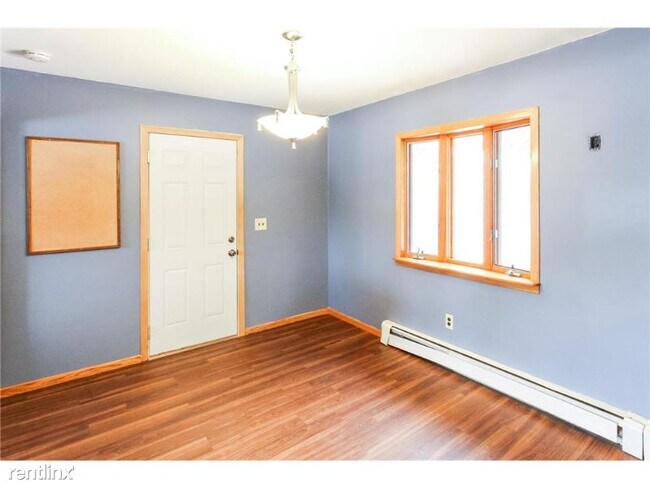 Building Photo - 3 br, 2 bath House - 2126 Hillview Rd