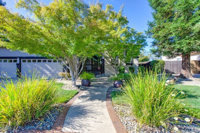 Building Photo - Stunning Ridge Top Views in Rocklin! SOLAR...