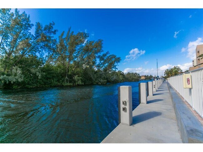 Foto del edificio - 2870 NE 14th Street Causeway