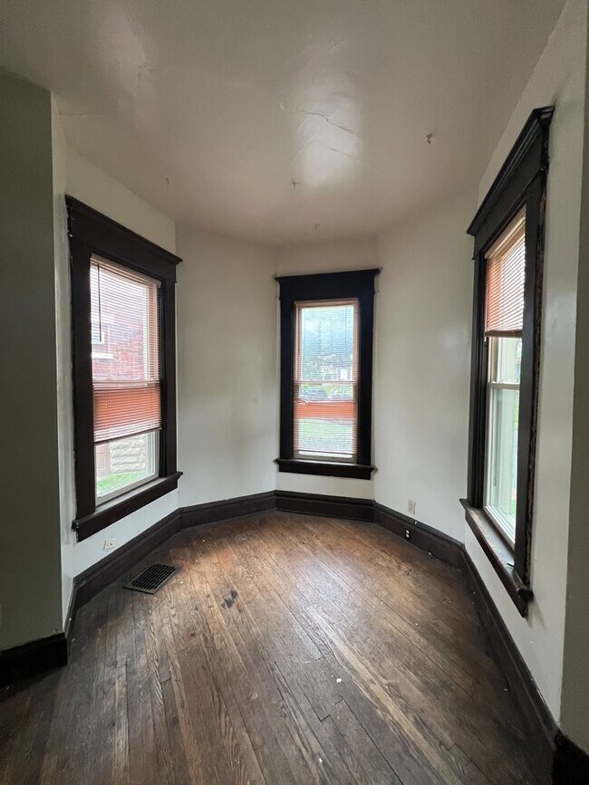 Foto del edificio - 358 E 15th Ave
