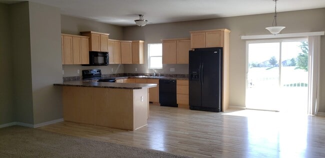 Dining area and walkout deck from Kitchen - 301 SE 11th St