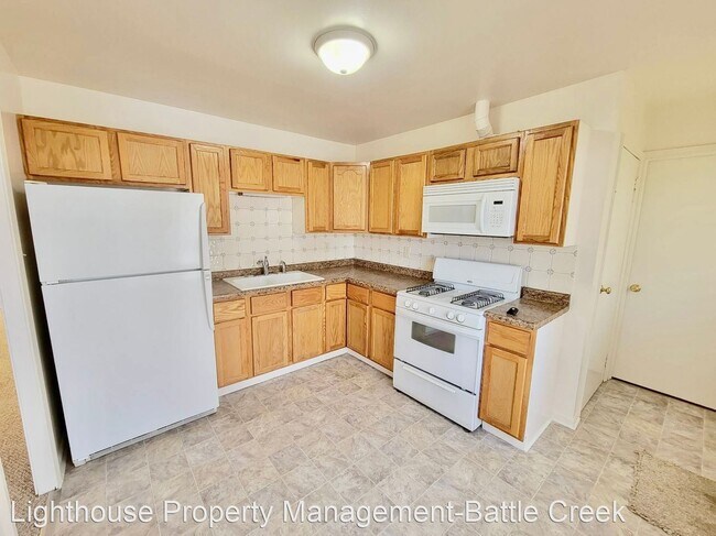 Building Photo - 5 br, 2 bath House - 44 Arlington Dr