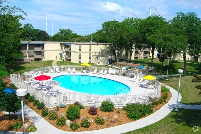 Building Photo - South Pointe