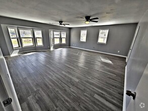 Building Photo - 111 Willowbrook St
