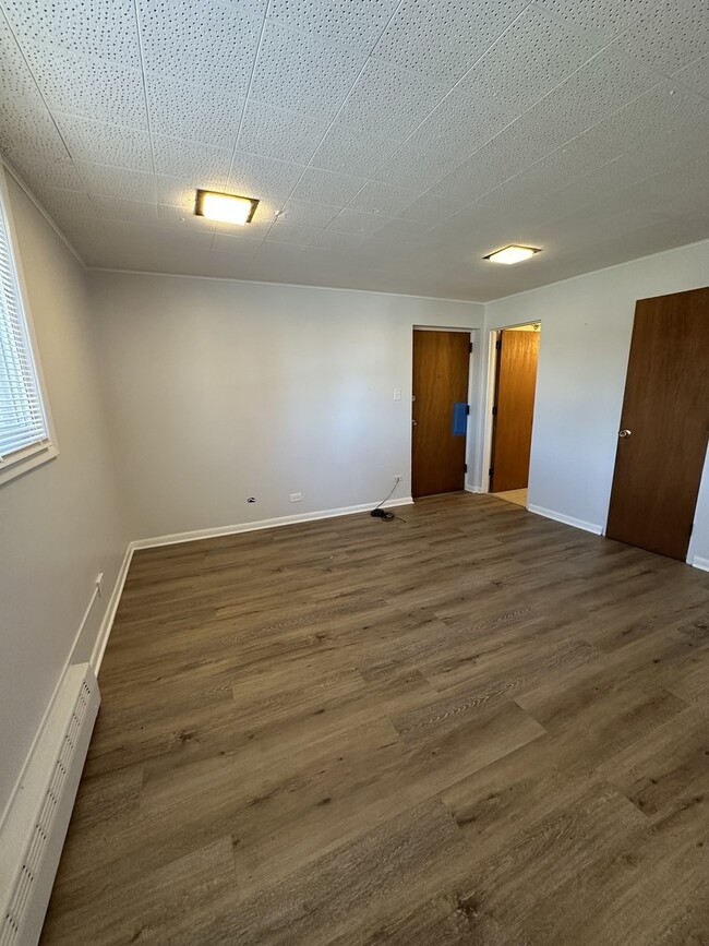 Building Photo - 3400 Main St