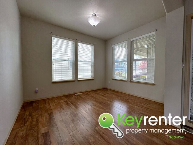 Foto del edificio - Puyallup Gorgeous 4Bed/2.5Bath Craftsman h...