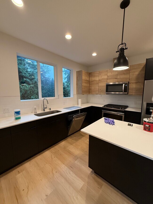 Foto del edificio - 2168 N 185th St