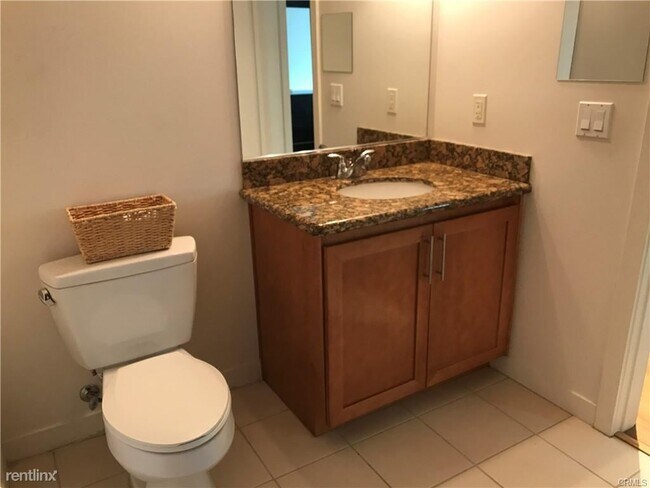 Building Photo - 2 br, 2 bath Condo - 411 W Seaside Way Uni...