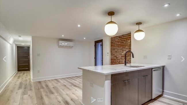 Building Photo - 1855 Mintwood Pl NW