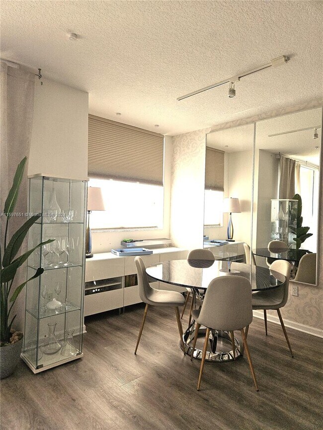 Foto del edificio - 18800 NE 29th Ave