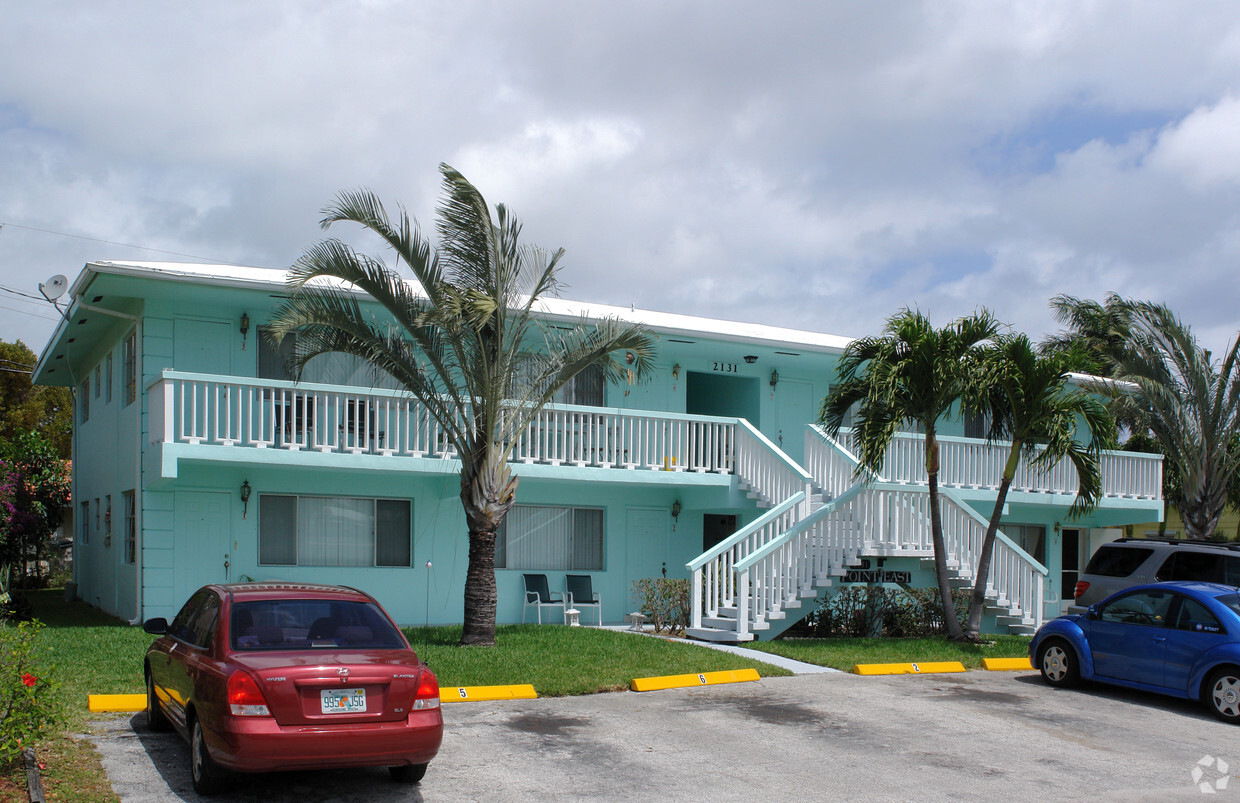 Primary Photo - 2131 NE 40th Ct